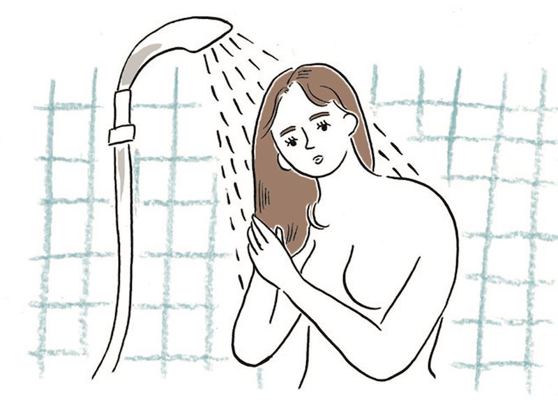 “予洗い”って何？ 今日から取り入れたい、シャンプー前にお湯だけで髪を洗うヘアケア習慣