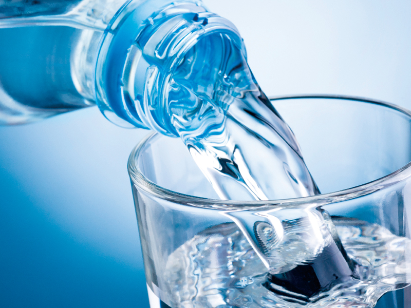 水の飲みすぎは不調を引き起こす!? 驚きの食習慣を医師が解説！