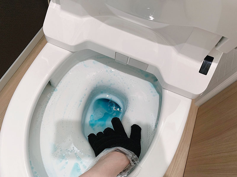 トイレ掃除は手でゴシゴシが効率的 フチ裏 ノズルまで洗える方法 Fashion Box