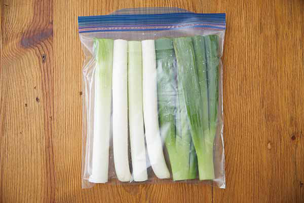 冷蔵庫もすっきり！ 大根、ねぎなど“長い野菜”の上手な保存方法