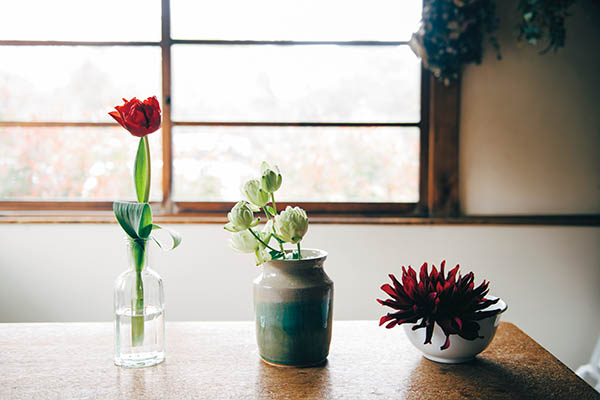 花が一輪あるだけでお家時間が豊かに！ 花器の上手な選び方をフローリストがアドバイス！