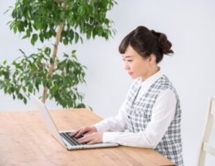 ねこ背にならない正しい座り方を姿勢のスペシャリストが伝授！