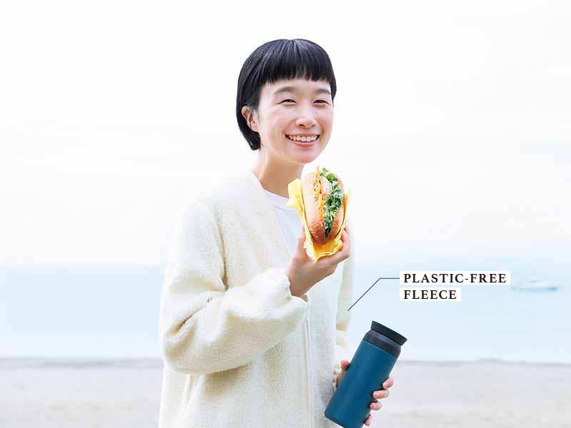プラスチックフリーな暮らしを始めよう｜フリースから食品ラップまでモデルが挑戦！
