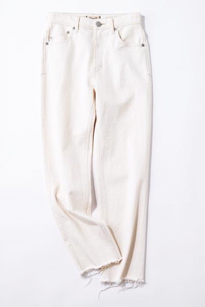 ［40代のデニムコーデ］白パンツはデニム素材をチョイス！ 色選びのポイントは？