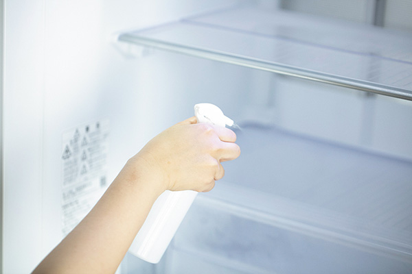 野菜室の細菌数はトイレ並み!? 冷蔵庫を清潔に保つ掃除術をご紹介