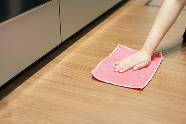 台所の床は菌とダニの温床！ 食品が触れる調理台周りのお掃除テクニック