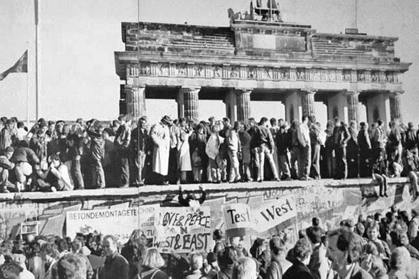 33年前の11/10、ベルリンの壁が崩壊！ そもそも壁はなぜ作られた？ ［河合塾世界史講師 監修］