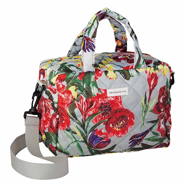 オリジナルの華やかな花柄や色使いが人気の ファッションブランド「ケイ ハヤマ プリュス」とコラボレーション キルティングバッグ