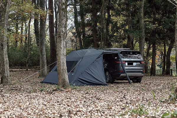 キャンプで映えるおしゃれなカーサイドタープとアウトドア向けの4WD SUVを厳選！［トヨタ・ジープ ほか］