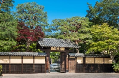 2015年にオープン。かつては川崎重工業の創始者、川崎正蔵が別荘だった。