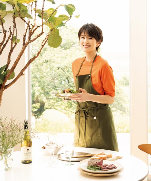 吉瀬美智子が簡単おすすめレシピ「ローストビーフ」を伝授！ ソースはピエトロドレッシングだけ