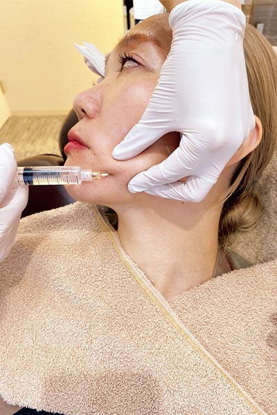 小顔注射で顔のたるみも改善！『SPRiNG』エディターが最新美容のクリニックに潜入調査